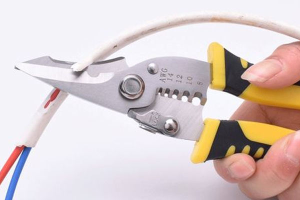 Strip Wire With Wire Cutters